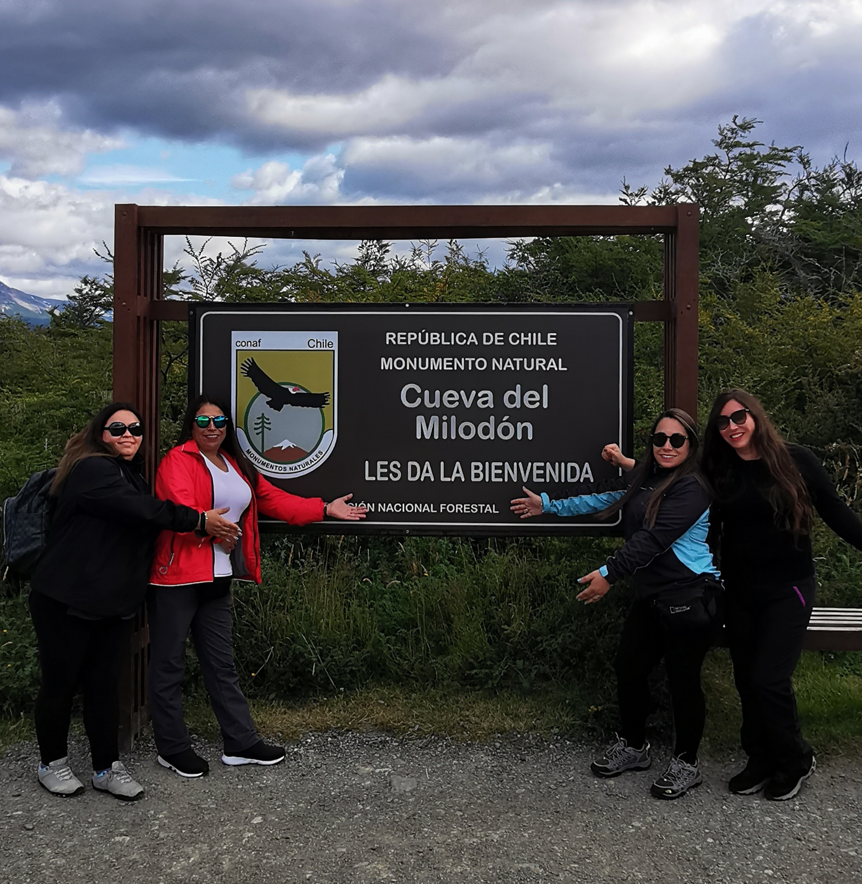 Full Day Torres del Paine & Cueva del Milodon PRIVADO (1 a 6 pax) - Imagen 4